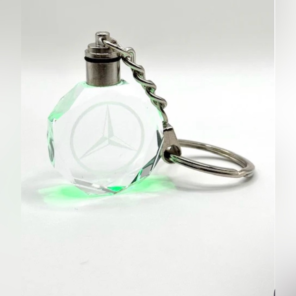Multicolor LED Car Keychain - Picture 4 of 9